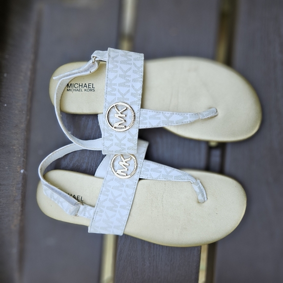 Michael Kors White W/Cream Logo Thong Slingback Sandals Size 3 - Picture 1 of 3